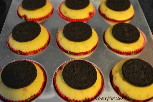 Oreo flower cupcakes - AMerryMom.com