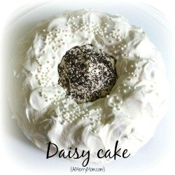 Daisy cake - AMerryMom.com